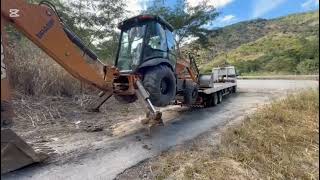 A incrível Retroescavadeira sendo transportada para a outra obra obra [upl. by Ynohtnaeoj]