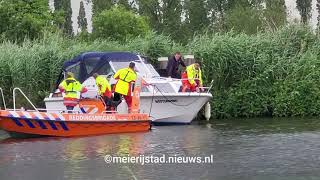 Reddingsbrigade Uden Veghel biedt hulp aan schipper in problemen [upl. by Nisotawulo481]