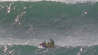 Extreme surfboat rowing in lifesaver relay Kurrawa Beach 2011 [upl. by Rhines79]