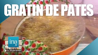 Recette  Le gratin de pâtes à la saucisse de Michel Oliver  Archive INA [upl. by Irafat]