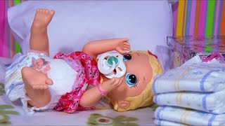 Trocando a Fralda Cheia de Xixi da Baby Alive Lily Em Português Max Kids [upl. by Kleinstein]