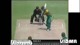 HERSCHELLE GIBBS amp MARK BOUCHER 50 RUNS PARTNERSHIP VS NEW ZEALAND  JOHANNESBURG IN 2003 [upl. by Raffaj]