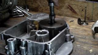 How Splash Lubrication Oil Slinger Works in Briggs and Stratton Vertical Shaft Engines [upl. by Adnamor205]