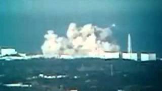 Disastro esplosione centrale nucleare giappone fukushima 12 marzo 2011wmv [upl. by Jovi463]