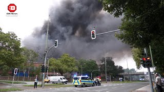 Großbrand Duisburg NRW  starke Rauchentwicklung Sirenenalarm [upl. by Halludba167]