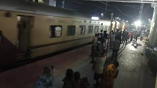 Garib Rath Express me bahut jyada Bheed hai [upl. by Noicpesnoc764]