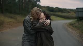 Killing Eve 4x08 Kissing Scenes — Eve and Villanelle Sandra Oh and Jodie Comer [upl. by Irby]