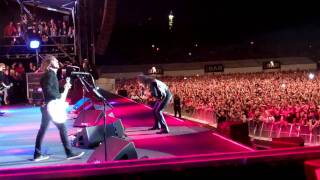 Alice Cooper joins The Foo Fighters on stage for Schools Out and Im Eighteen [upl. by Augustin981]