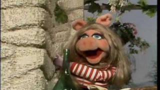 Muppet Show Miss Piggy  Never on Sunday s3e09 [upl. by Kean]