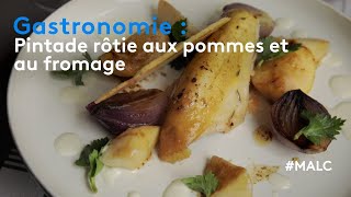 Gastronomie  pintade rôtie aux pommes et au fromage [upl. by Peadar]