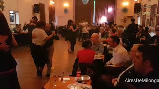 Así bailaron una rápida milonga la pareja de Tango show baile social Ella turca [upl. by Esiled]