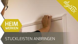 Das Tapetenbild  Stuckleisten anbringen und spachteln [upl. by Ares503]