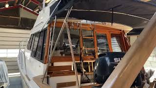 Bayliner 3288 Motoryacht work on hull bow and stern thruster [upl. by Jagir925]