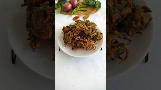 Street Style palak pakoda palak bhajiyaSpinach pakora [upl. by Anelagna]