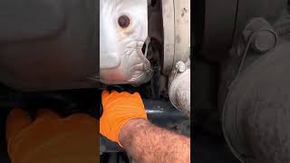 Replacing crankcase filter in DD15 DD13 in Cascadia Freightliner [upl. by Cheshire]