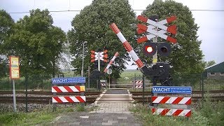 Spoorwegovergang HalfwegZwanenburg  Dutch railroad crossing [upl. by Araic812]