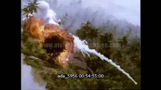 Bombardements Vietnam mars 1965 Napalm phosphore [upl. by Uhile261]