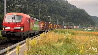 SUPER TRENO lungo SEICENTO METRI prende la curva di QUARTINO Svizzera [upl. by Yrevi]