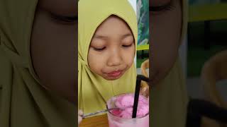 ES KRIM STROBERRY MILK eskrim icecream leika viral shortvideo [upl. by Kearney829]