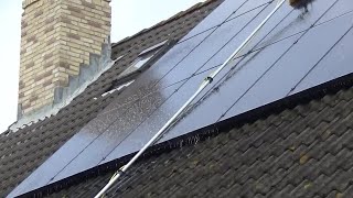 Zonnepanelen reinigen met Polywater Solar Panel Wash [upl. by Judsen291]