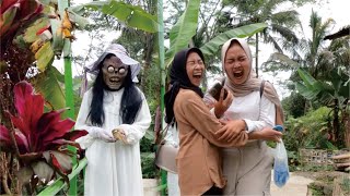 Video lucu  BERTEMU HANTU KUNTILANAK [upl. by Nivrag537]