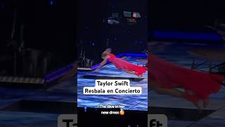 Taylor Swift se Resbala en concierto… [upl. by Moffat]