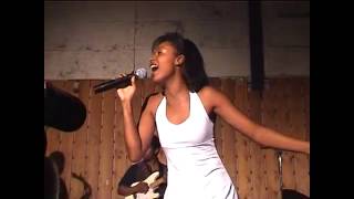 Linzy Bacbotte Concert en Belgique [upl. by Nomla]