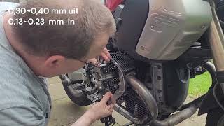 BMW R1200GS 2011 DOHC kleppen controleren DIY [upl. by Dadivitan834]