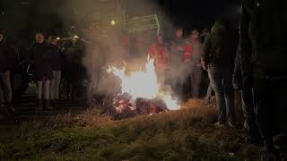 Boeren blokkeren snelweg A7 bij Drachten [upl. by Ajnotal591]