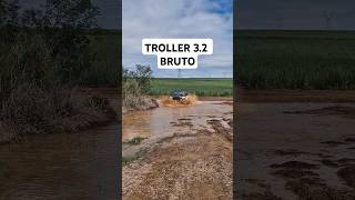 Troller 32 Bold com pneu 35 bruto passando na água agro diesel offroad campo trilha [upl. by Nellahs]