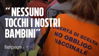 I quotno vaxquot in piazza quotSiamo noi i medici di noi stessiquot [upl. by Aeuhsoj]