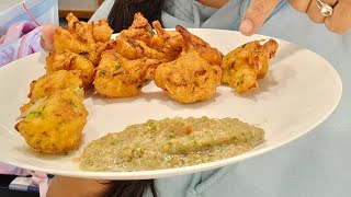 Moong dal pakoda aise banao chatni ke sath Aur daba ke Khao😋😋 foodindianrecipes pakodarecipe [upl. by Llewop557]