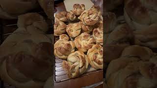 baking yummy kanelsnurrer filipinovlogger blogger foodshorts foodlover foodvlog [upl. by Weitzman]