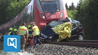 Seeshaupt Regionalbahn erfasst PKW an unbeschranktem Bahnübergang [upl. by Creigh]