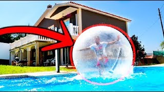 ATRAPADO EN UNA BURBUJA INFLABLE GIGANTE EN LA PISCINA  Makiman [upl. by January]