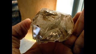 Rare quartz fenêtre de Allos 04 9 cm et 1035 carats [upl. by Ahcsropal]