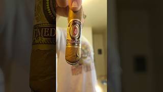 Alec Bradley medalist Toro Connecticut shade [upl. by Yuji936]