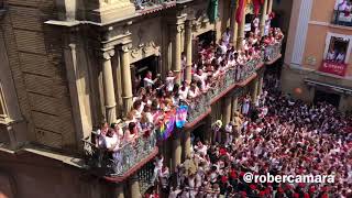 Chupinazo 2018 Salen los gaiteros San Fermín [upl. by Animlehliw]