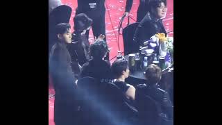 Momen Eunhyuk Marah di acara Awards  Eunhyuk getting ANGRY at awards show eunhyuk superjunior [upl. by Ardnuasac485]