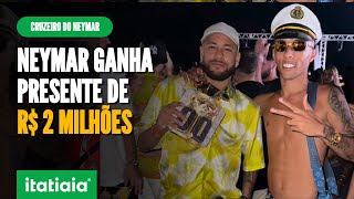 NEYMAR GANHA DE INFLUENCER UM COLAR DE OURO DE R 2 MILHÕES EM CRUZEIRO [upl. by Nylecaj]