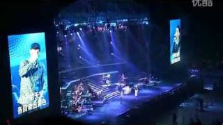 谭咏麟2011北京演唱会 2002的第一场雪 Alan Tam [upl. by Enorahs477]