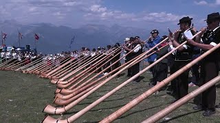 100 der besten der Welt beim AlphornFestival von Nendaz in der Schweiz [upl. by Samtsirhc]