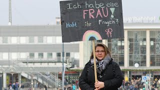 ICH HABE EINE FRAU HABT IHR FRAGEN  lesbisches soziales Experiment [upl. by Eiramave]