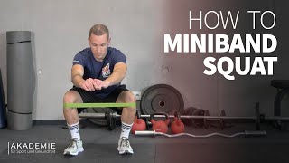 HOW TO Miniband Squat 💪💪  Beintraining für dein Home Workout  Resistance Band Workout  Tutorial💯 [upl. by Lewin]