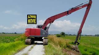 EXCAVATOR HITACHI ZAXIS 225 USR LONG ARM CUCI RUMPUT DALAM PARIT [upl. by Lenra976]