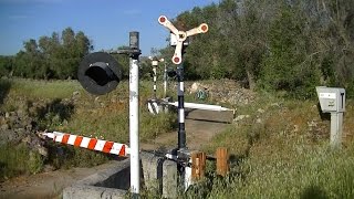 Spoorwegovergang SeclìNevianoAradeo I  Railroad crossing  Passaggio a livello [upl. by Simonette]