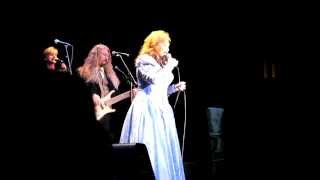 Loretta Lynn  Im A Honky Tonk Girl [upl. by Errehs]