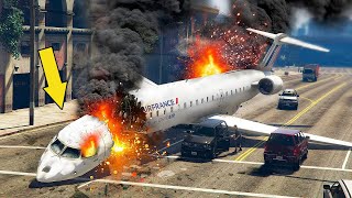 Airplane Emergency Landing on a Highway After Turbulence  GTA 5 [upl. by Burwell]