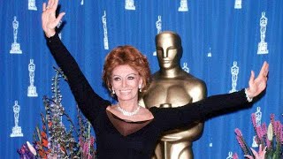 Dopo anni Sophia Loren svela il retroscena con Benigni e l’avvertimento prima dellOscar [upl. by Almeeta120]