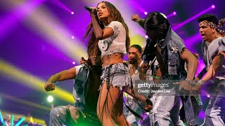 Anitta performando “Fria” “Lose Ya Breath” amp “Cria de Favela” no Premios Juventud [upl. by Eintruok]